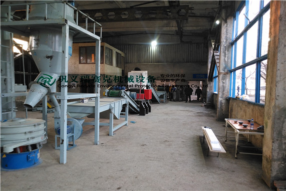 廣東汕頭廢輪胎橡膠顆粒生產(chǎn)設備投產(chǎn)現(xiàn)場